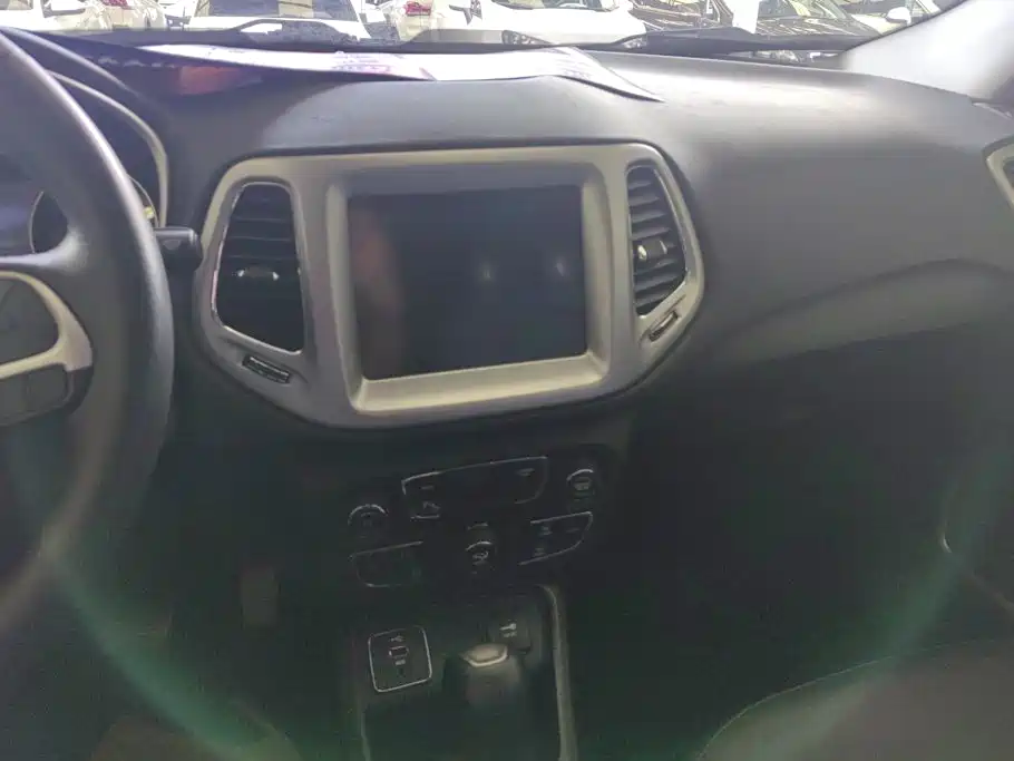 Jeep Compass 2019 — фото 13