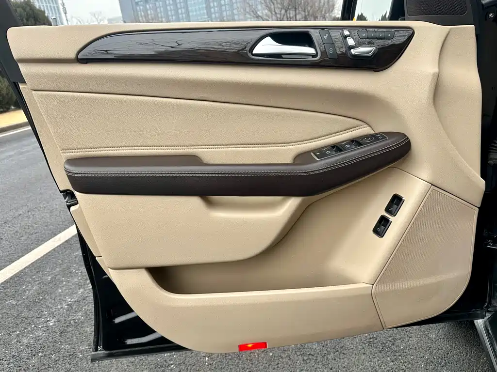 Mercedes-Benz GLS 2017 — фото 12