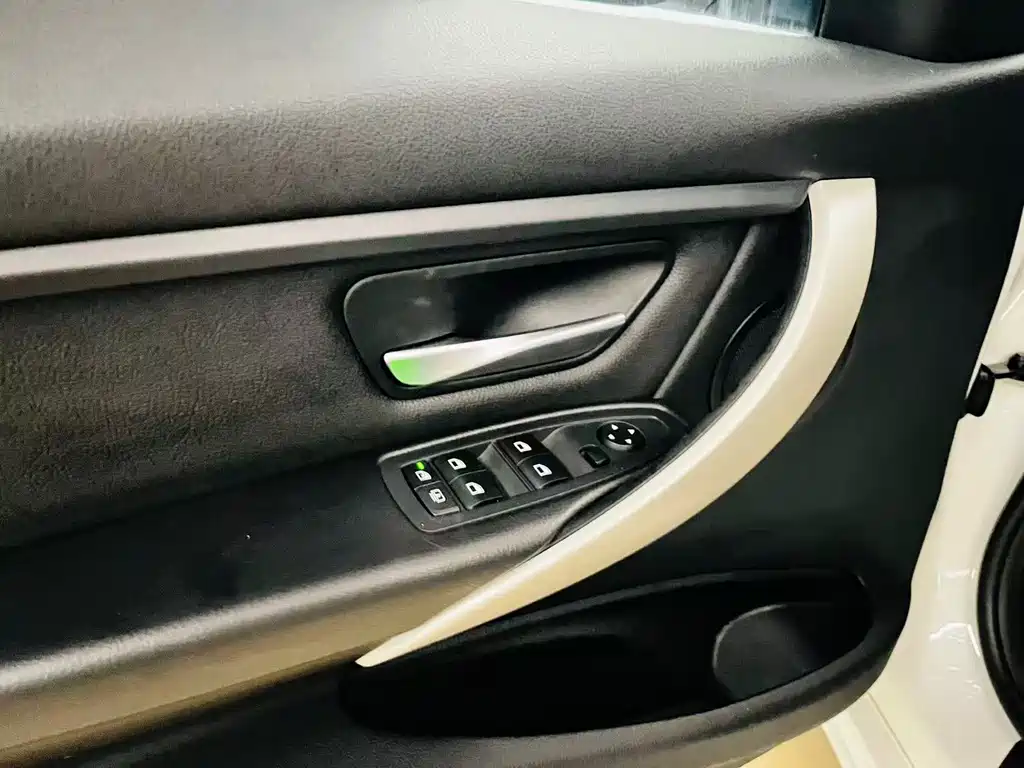 BMW 3 Series 2015 — фото 10