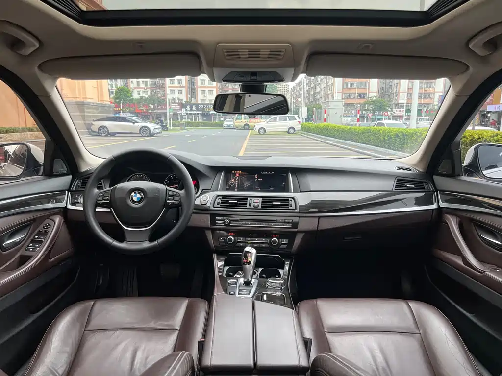 BMW 5 Series 2017 — фото 22