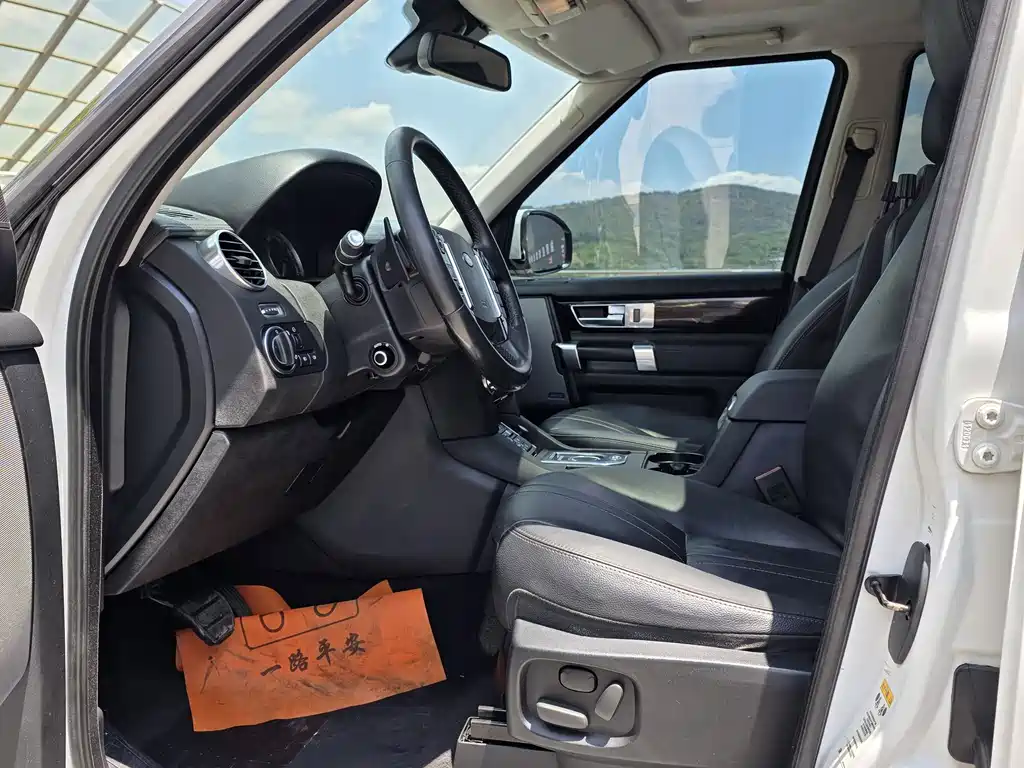 Land Rover Discovery 2015 — фото 8