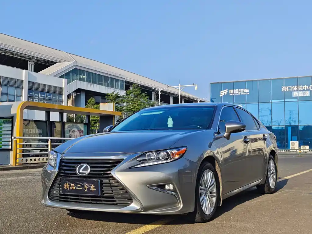 Lexus ES 2016 — фото 1