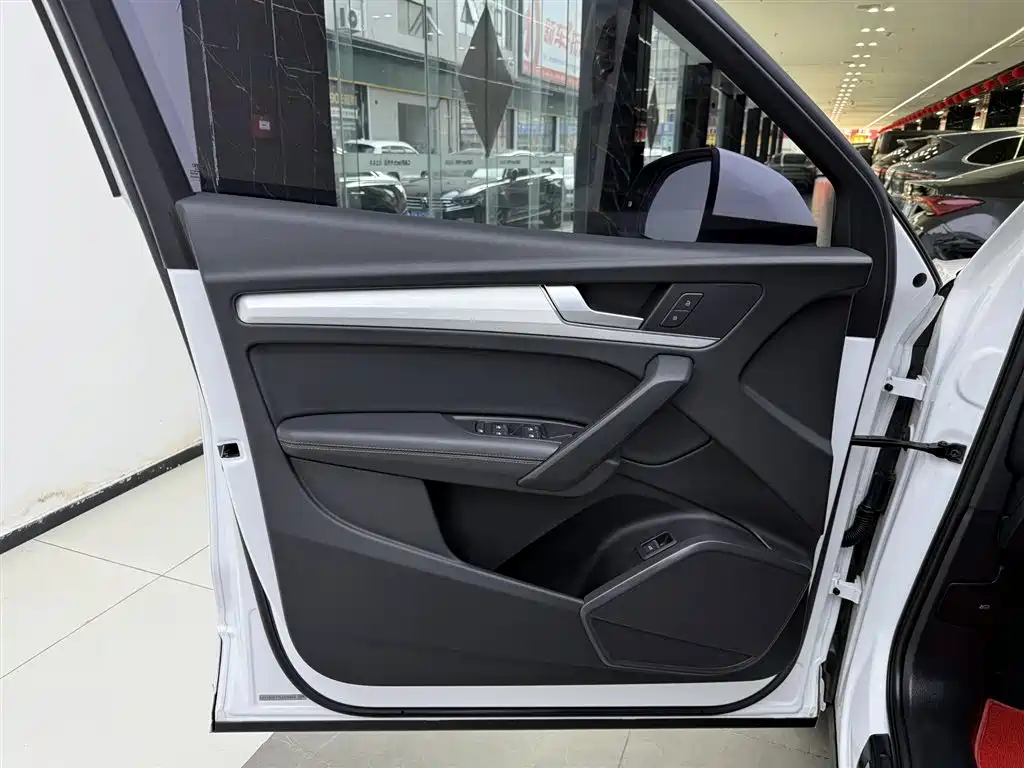 Audi Q5L 2020 — фото 17