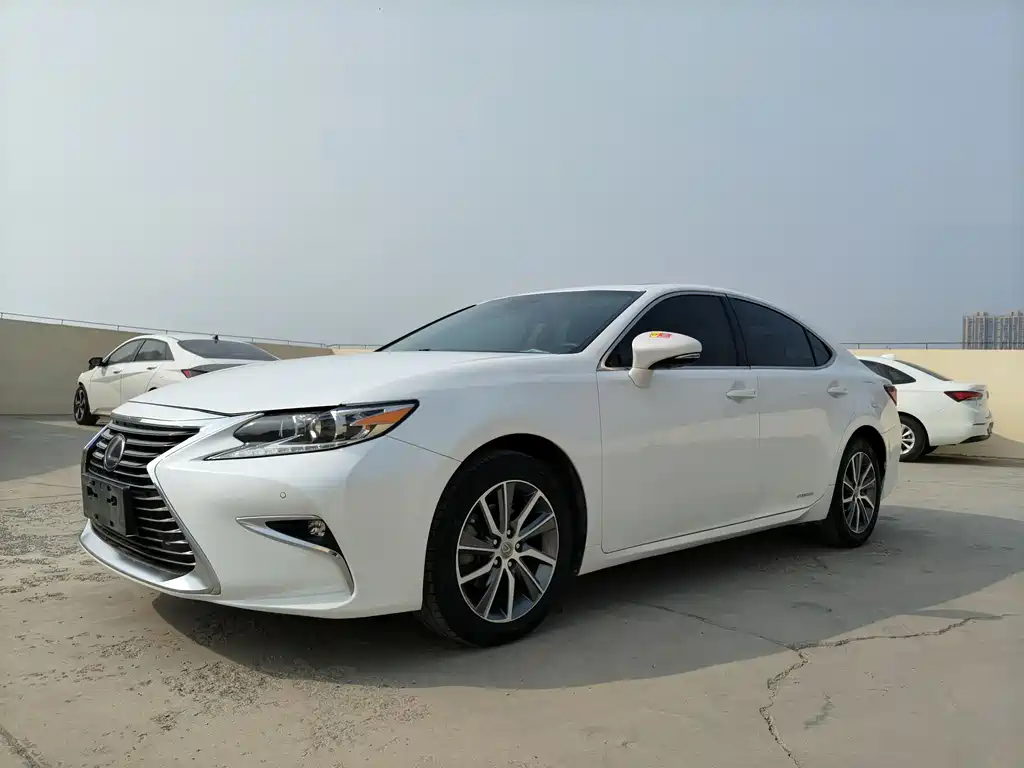 Lexus ES 2016 — фото 1