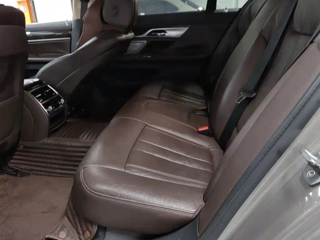 BMW 7 Series 2016 — фото 12