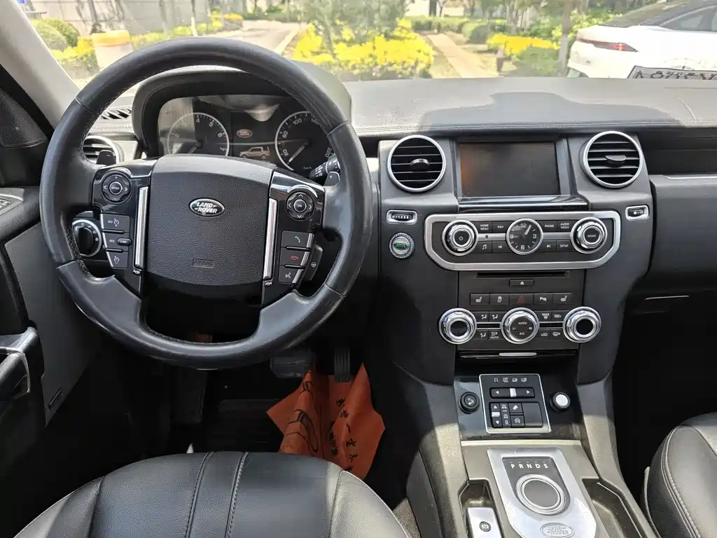 Land Rover Discovery 2015 — фото 5