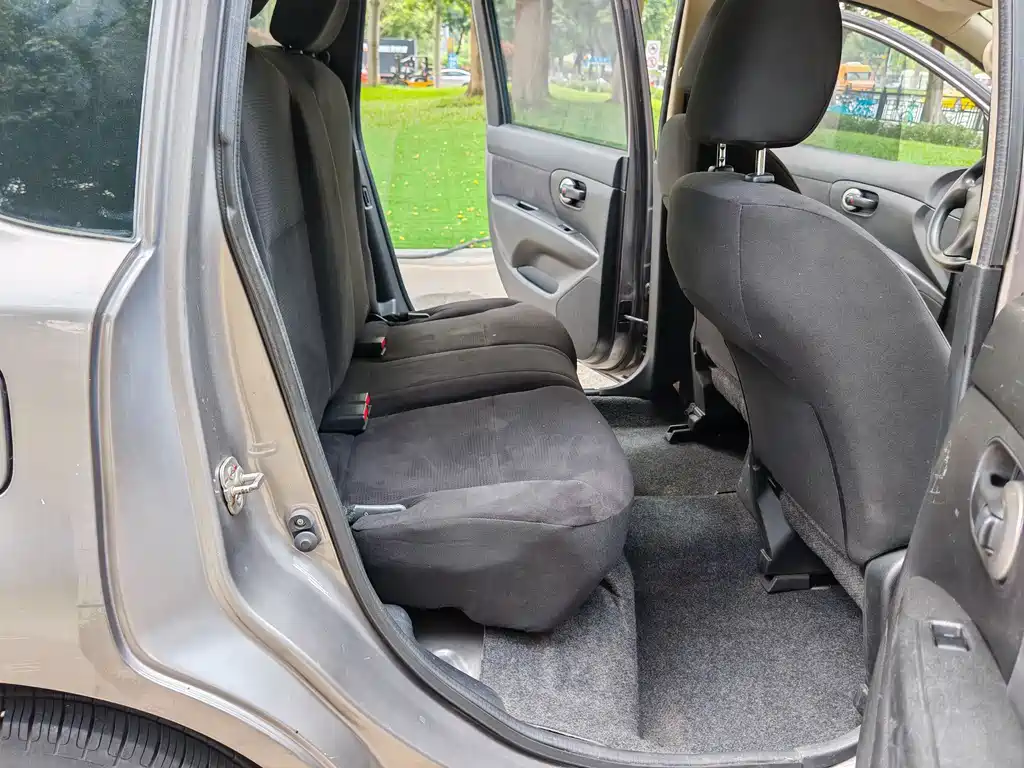 Nissan Livina 2015 — фото 11