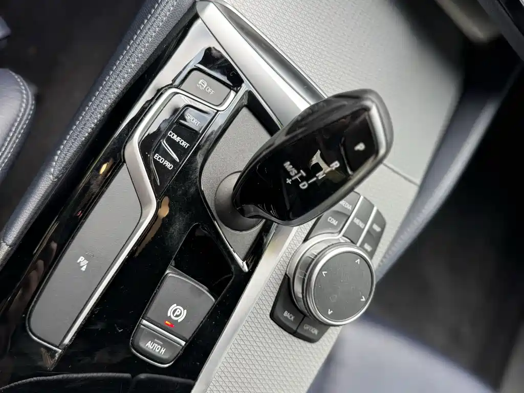 BMW 5 Series 2020 — фото 14