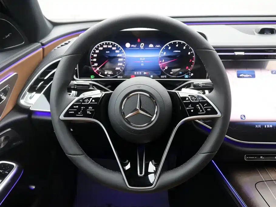 Mercedes-Benz E-Class 2025 — фото 18