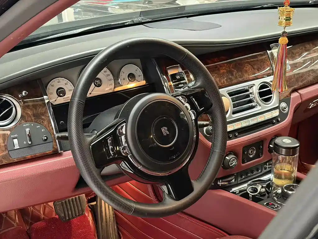 Rolls-Royce Ghost 2015 — фото 18