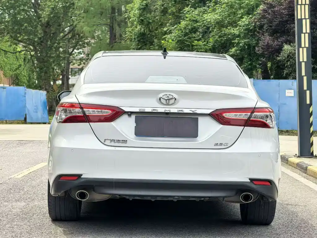 Toyota Camry 2022 — фото 8