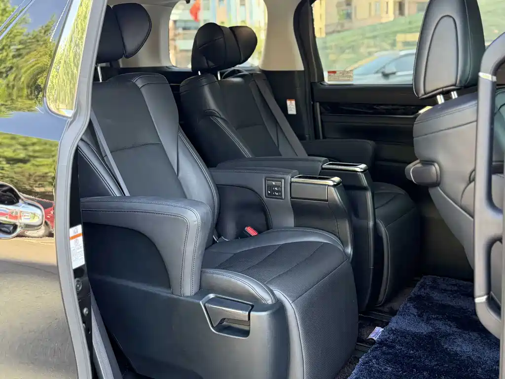 Toyota Vellfire 2022 — фото 14