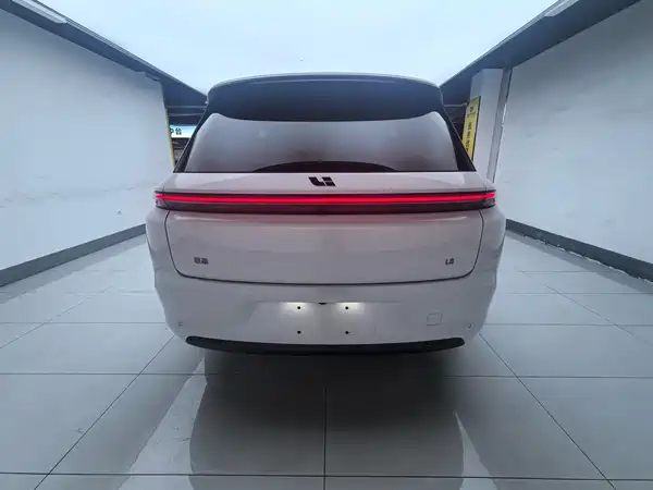 Li Auto L8 2025