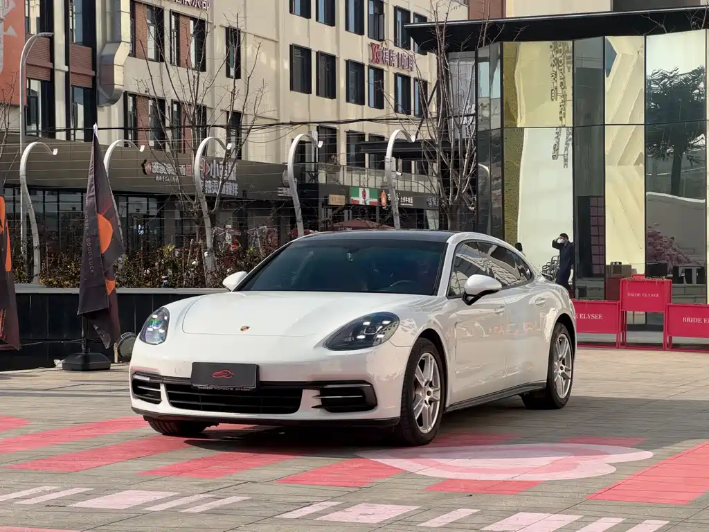Porsche Panamera 2017 — фото 1