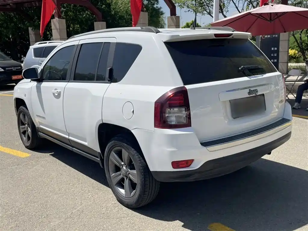 Jeep Compass 2016 — фото 11
