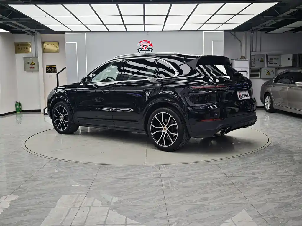 Porsche Cayenne 2022 — фото 17