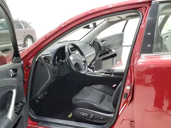 Lexus IS 2011