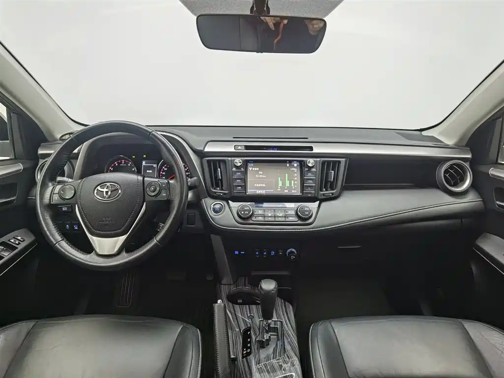 Toyota RAV4 2018 — фото 5