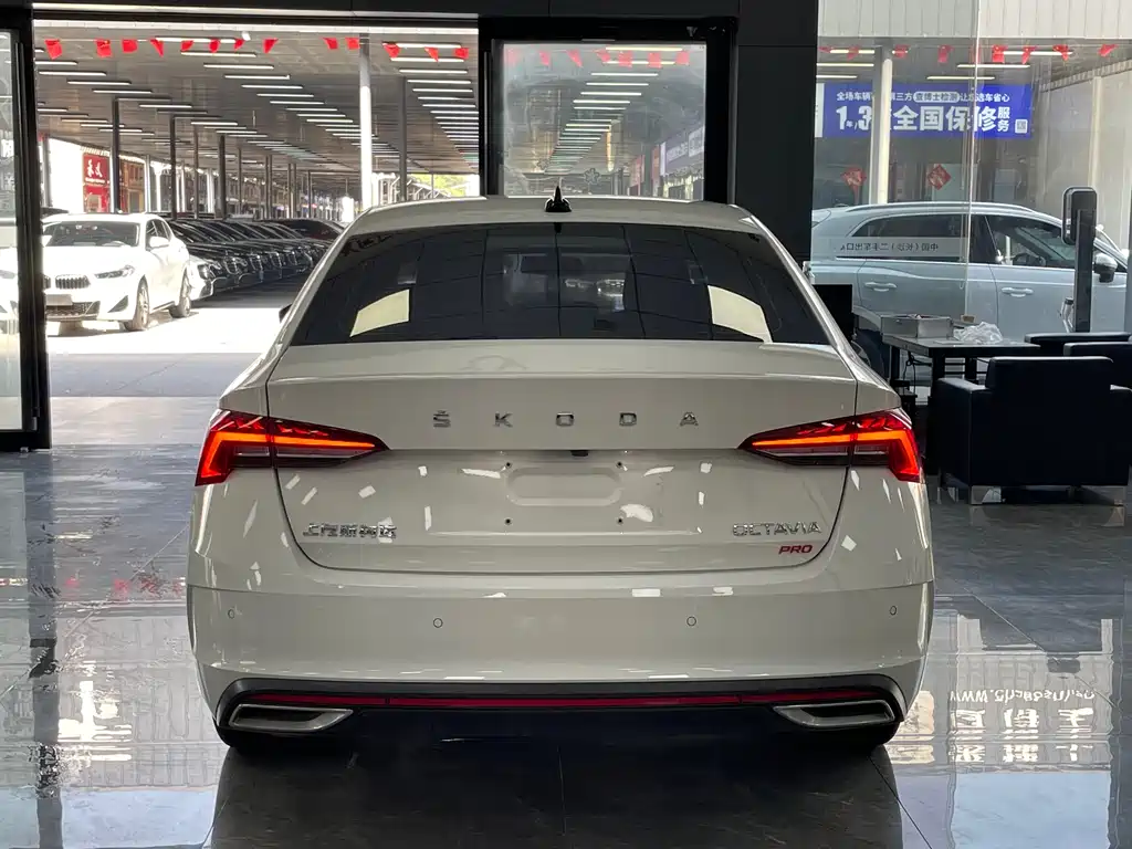 Skoda Octavia 2022 — фото 15