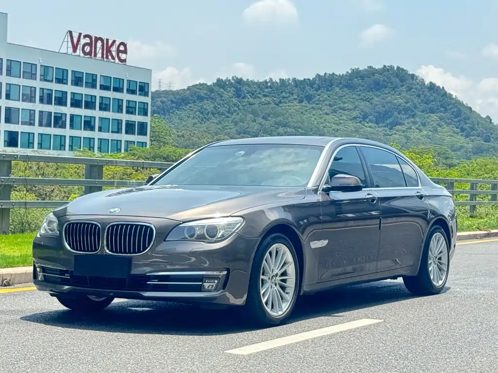 BMW 7 Series 2015 — фото 1