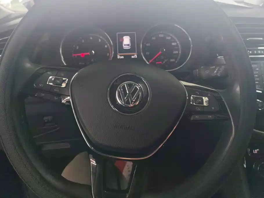 Volkswagen Tiguan L 2017 — фото 14