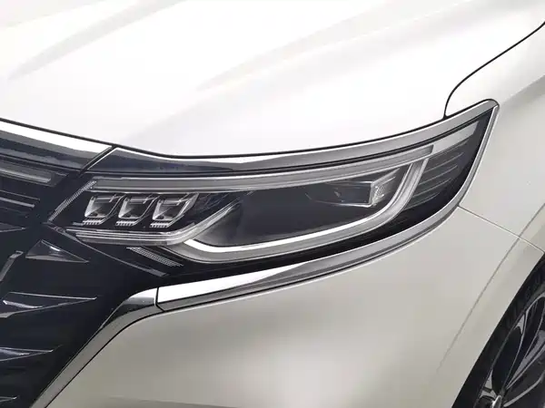 Roewe iMAX8 2024