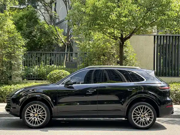 Porsche Cayenne 2022