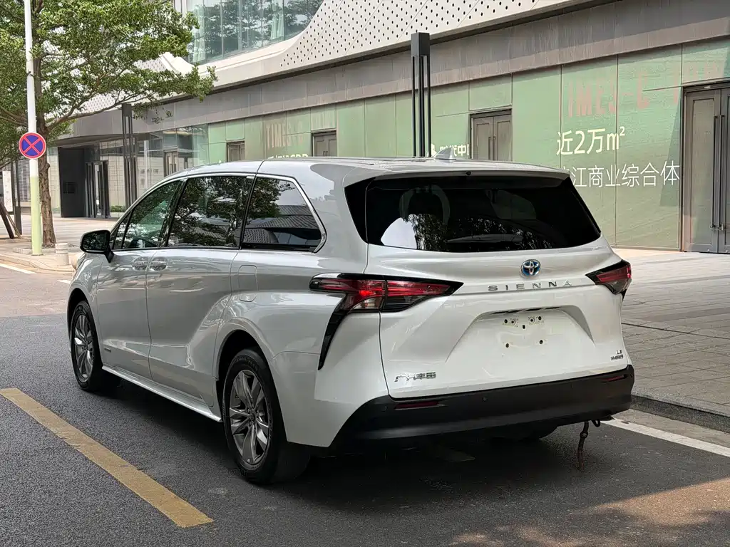 Toyota Sienna 2023 — фото 20