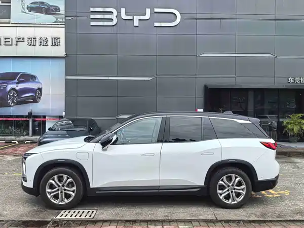 NIO ES8 2019