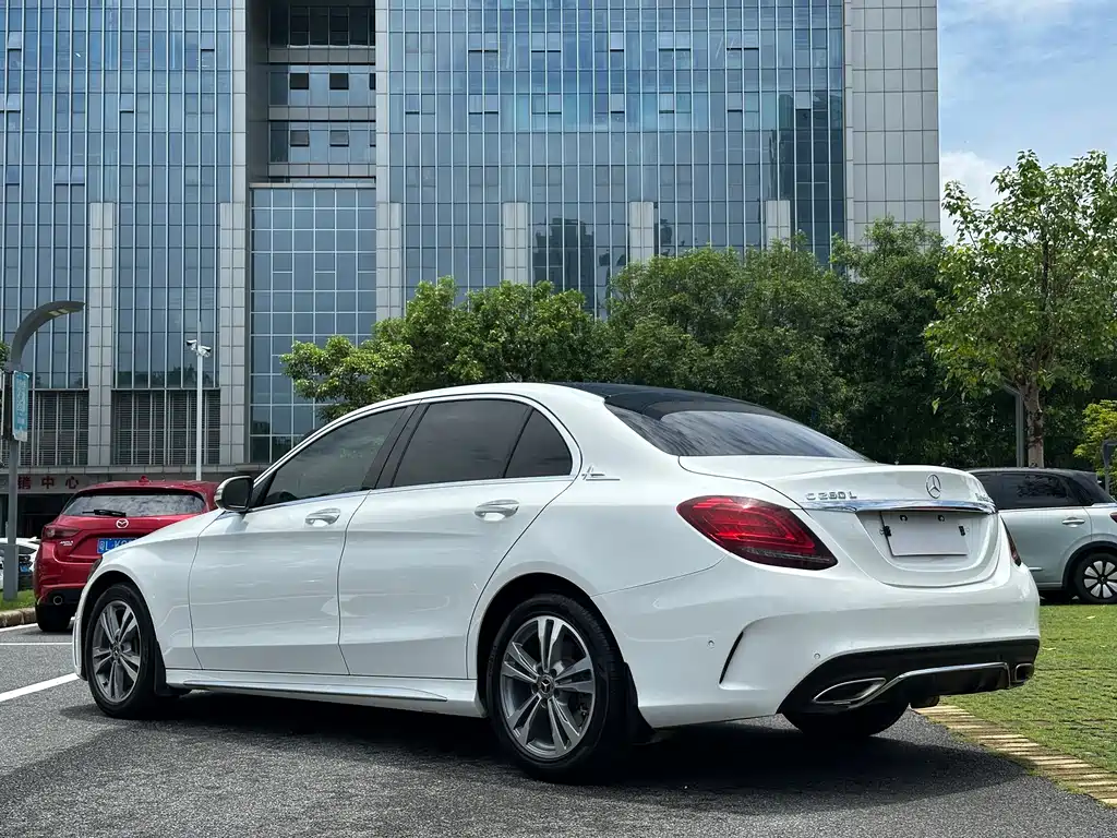 Mercedes-Benz C-Class 2019 — фото 11