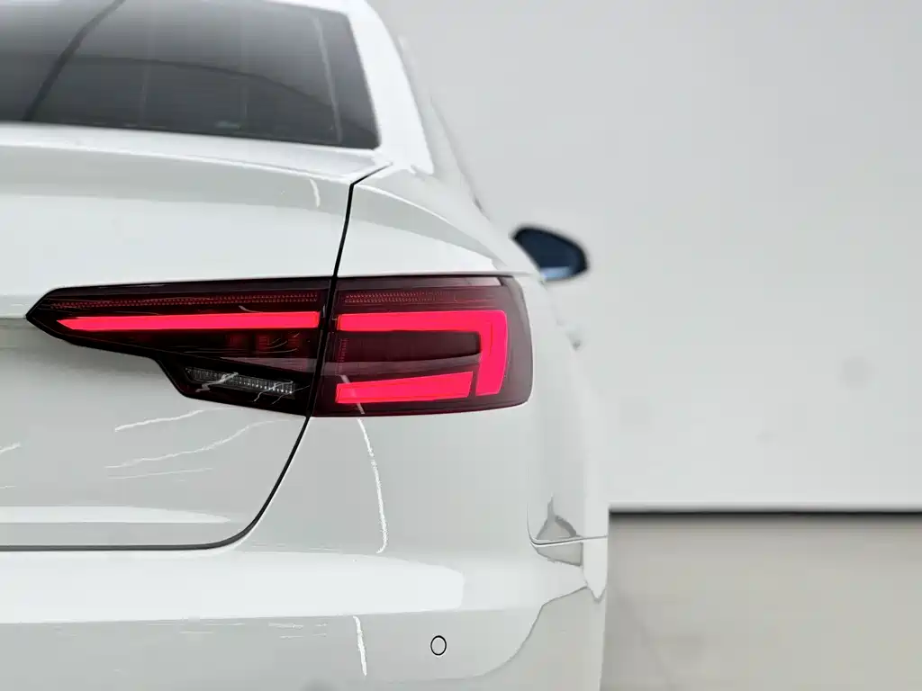 Audi A4L 2019 — фото 15