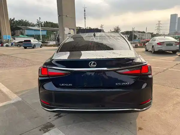 Lexus ES 2023