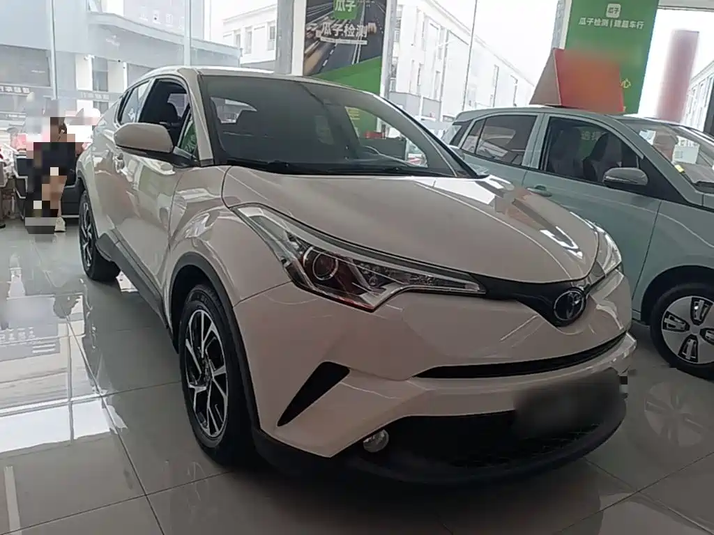Toyota C-HR 2020 — фото 4