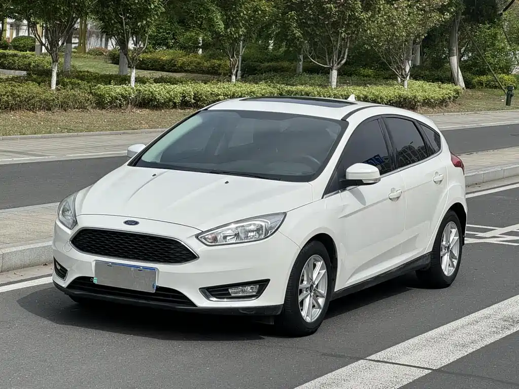 Ford Focus 2017 — фото 1