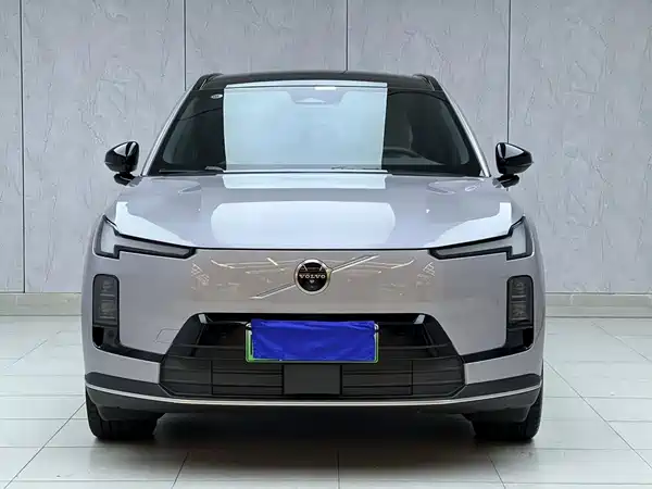 Volvo XC70 Plug-In Hybrid 2025