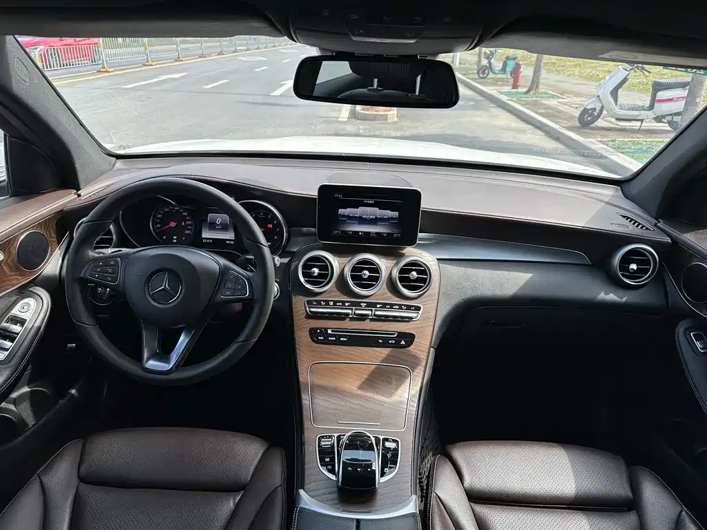 Mercedes-Benz GLC 2018 — фото 17