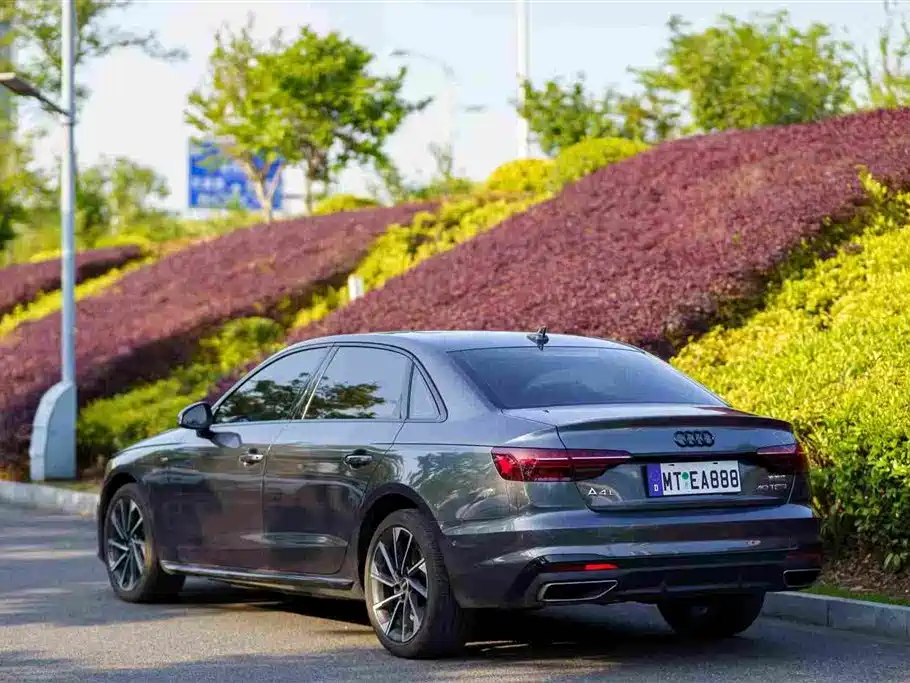 Audi A4L 2022 — фото 4