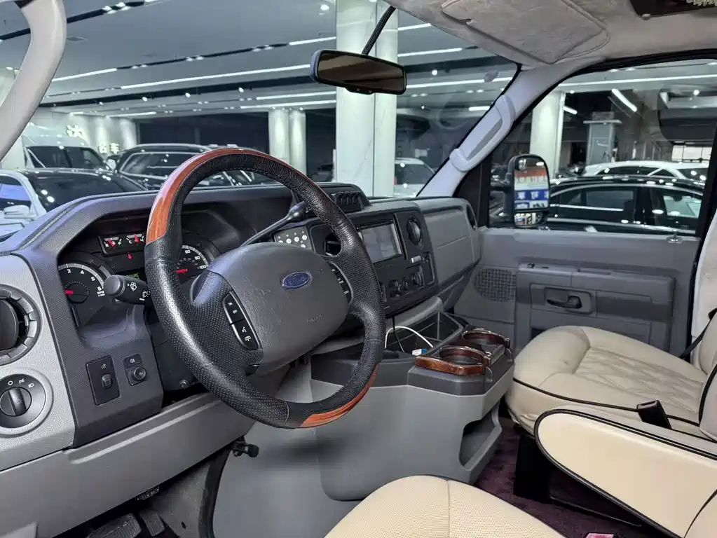 Ford E350 2015 — фото 8