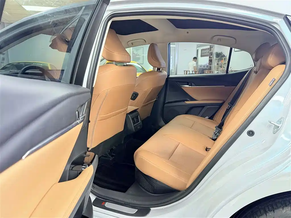Toyota Camry 2024 — фото 11