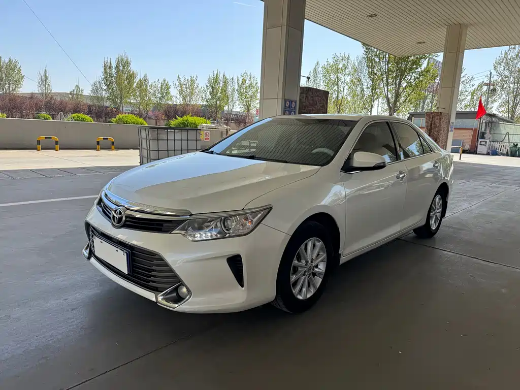 Toyota Camry 2016 — фото 1