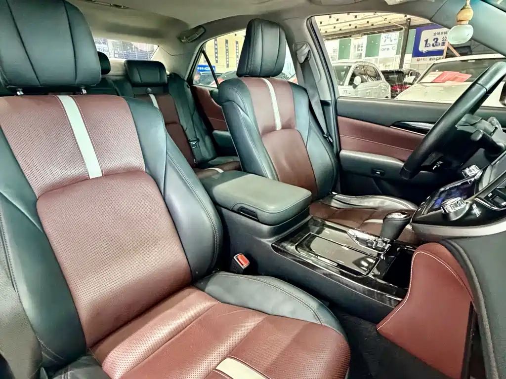 Toyota Crown 2017 — фото 11