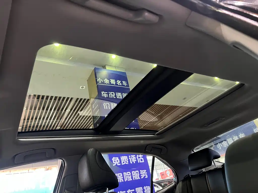 Toyota Camry 2018 — фото 19