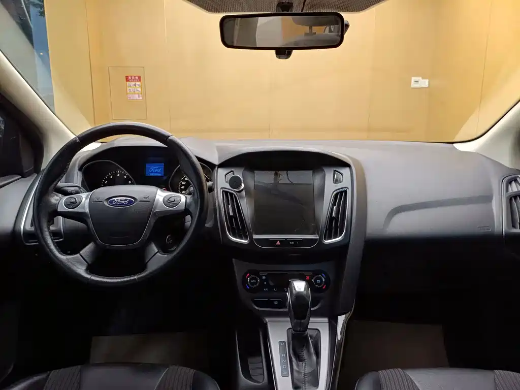Ford Focus 2015 — фото 19