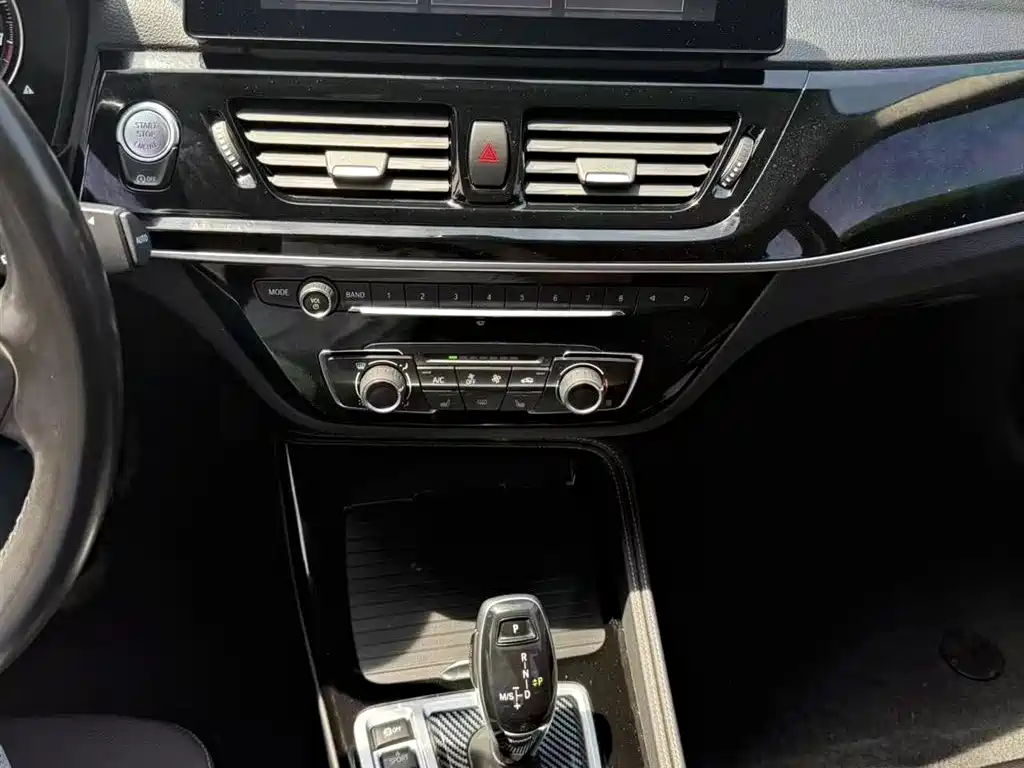 BMW 1 Series 2022 — фото 11