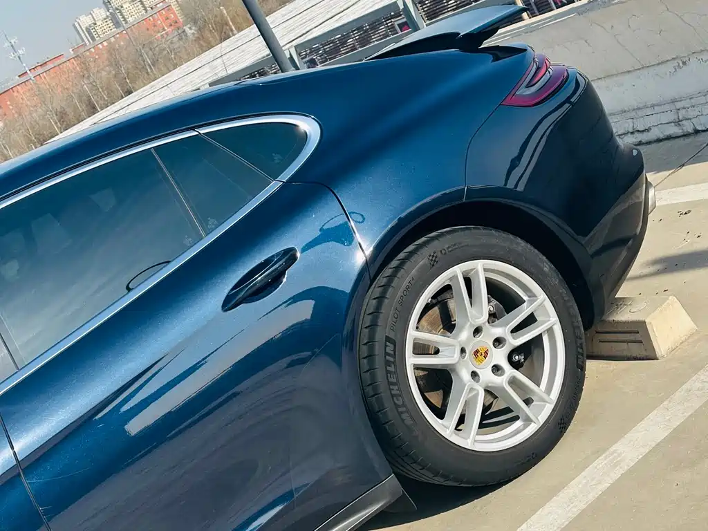 Porsche Panamera 2018 — фото 9