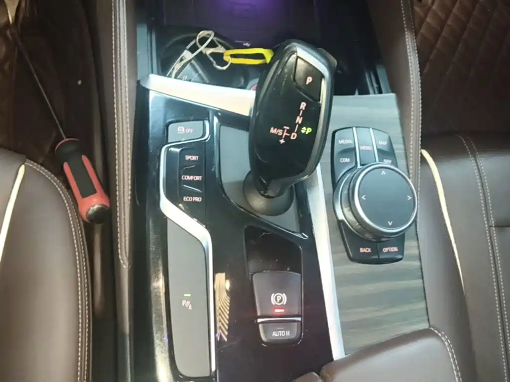 BMW 5 Series 2019 — фото 14