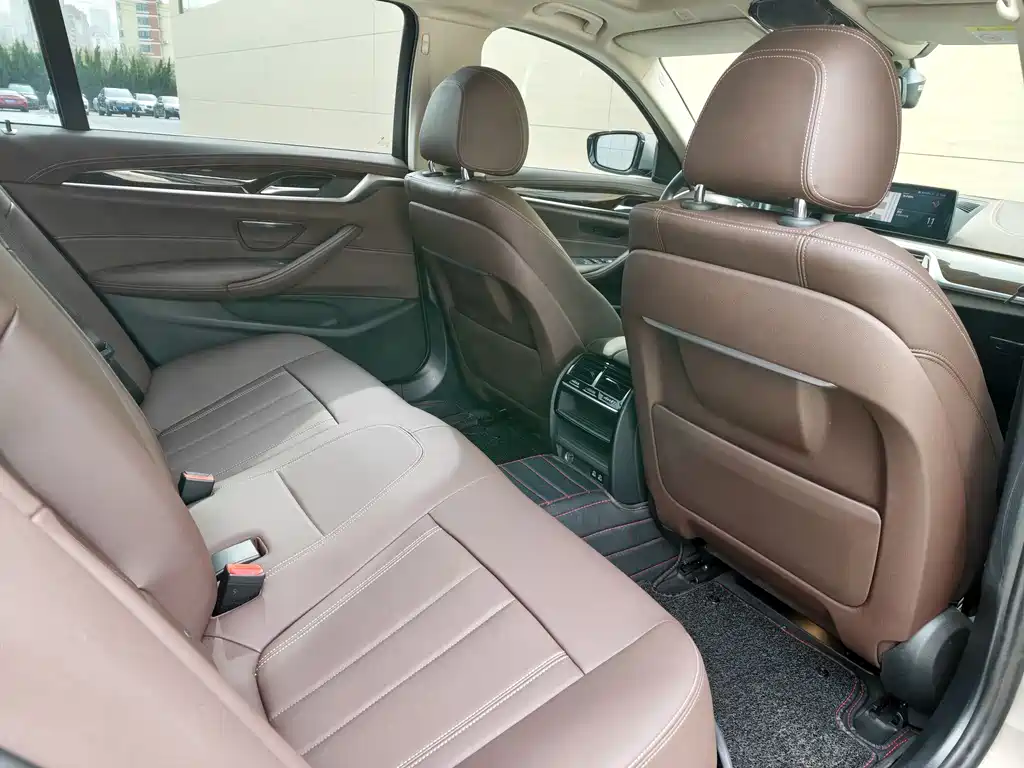 BMW 5 Series 2020 — фото 14