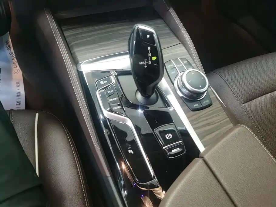 BMW 5 Series 2022 — фото 16