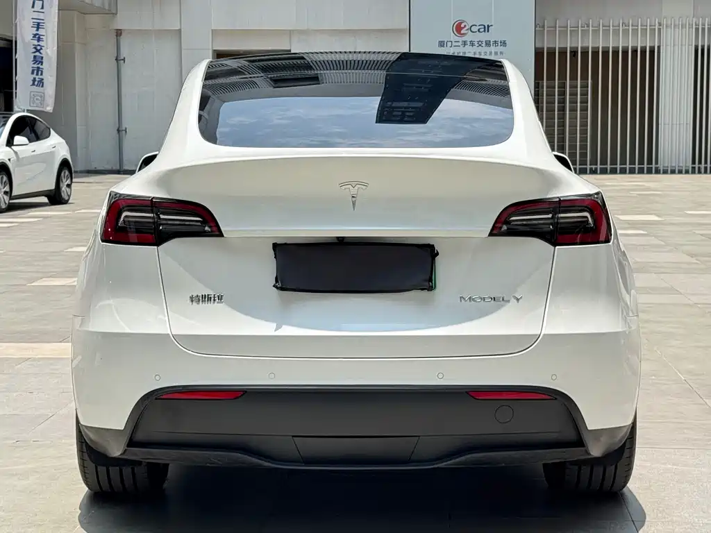 Tesla Model Y 2024 — фото 10