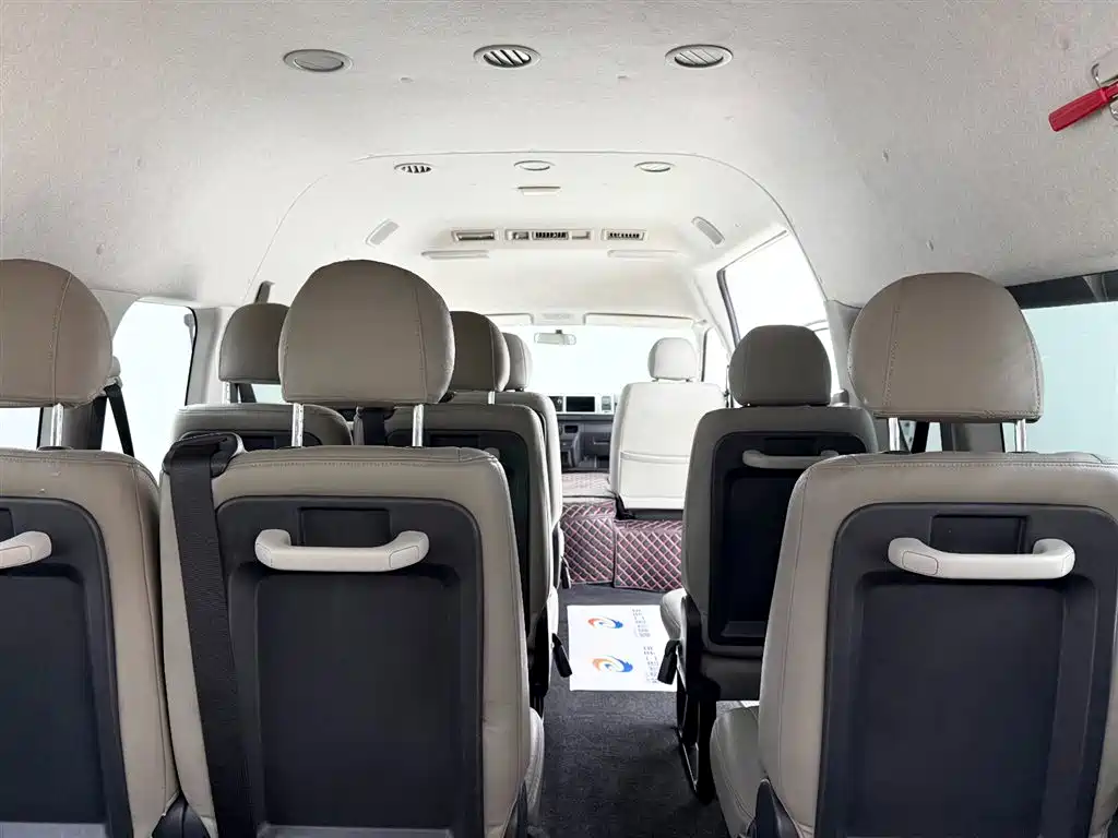 Toyota Hiace 2017 — фото 8